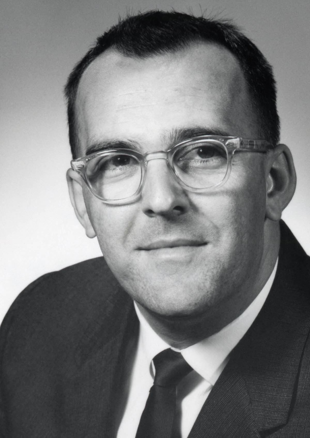 لِئونس كِرِپو در دوران جوانی.‏