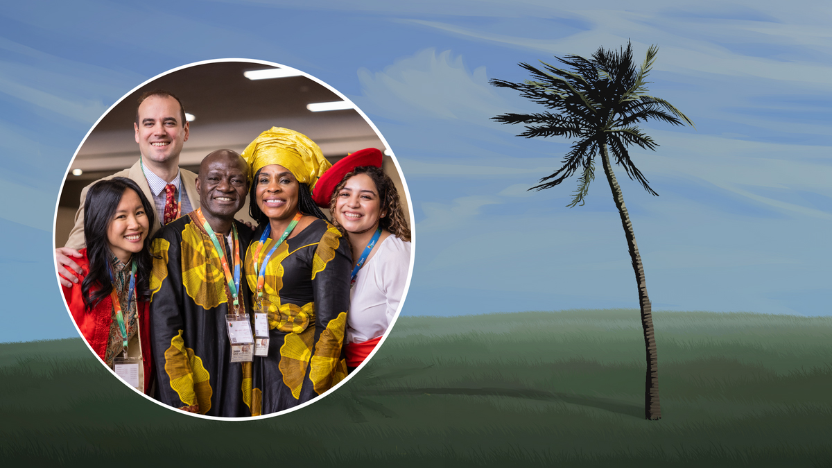 درختی که انعطاف‌پذیر است در برابر باد خم می‌شود.‏ برادران و خواهران با پیشینه‌های مختلف در کنگره‌ای با هم عکس می‌گیرند.‏ آن‌ها لباس‌های مختلفی را که برای مسیحیان مناسب است پوشیده‌اند.‏