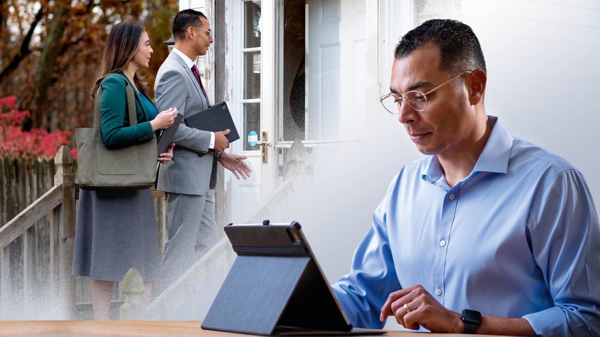 Ensemble d’illustrations : 1) Un frère lit la Bible. 2) Le même frère prêche avec sa femme.