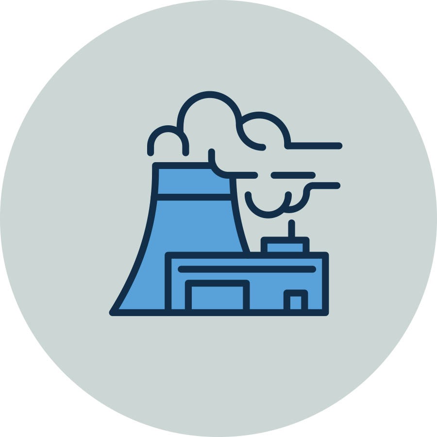 Fumée de pollution sortant des cheminées d’une usine