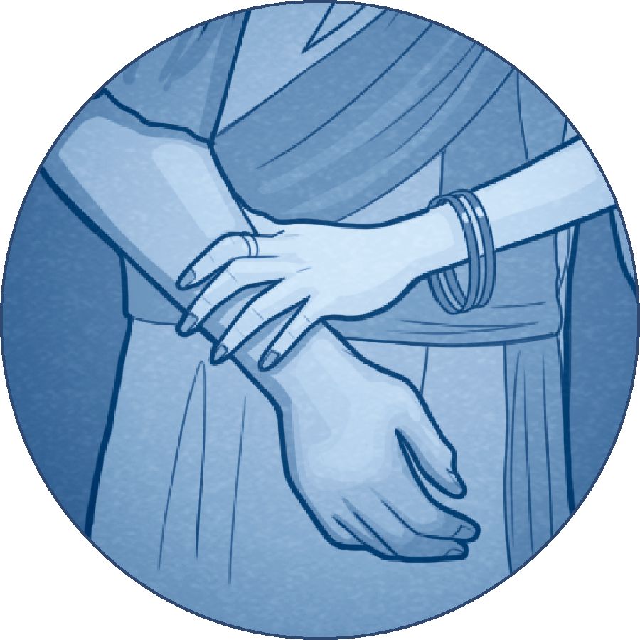 Une femme touchant le bras d’un homme