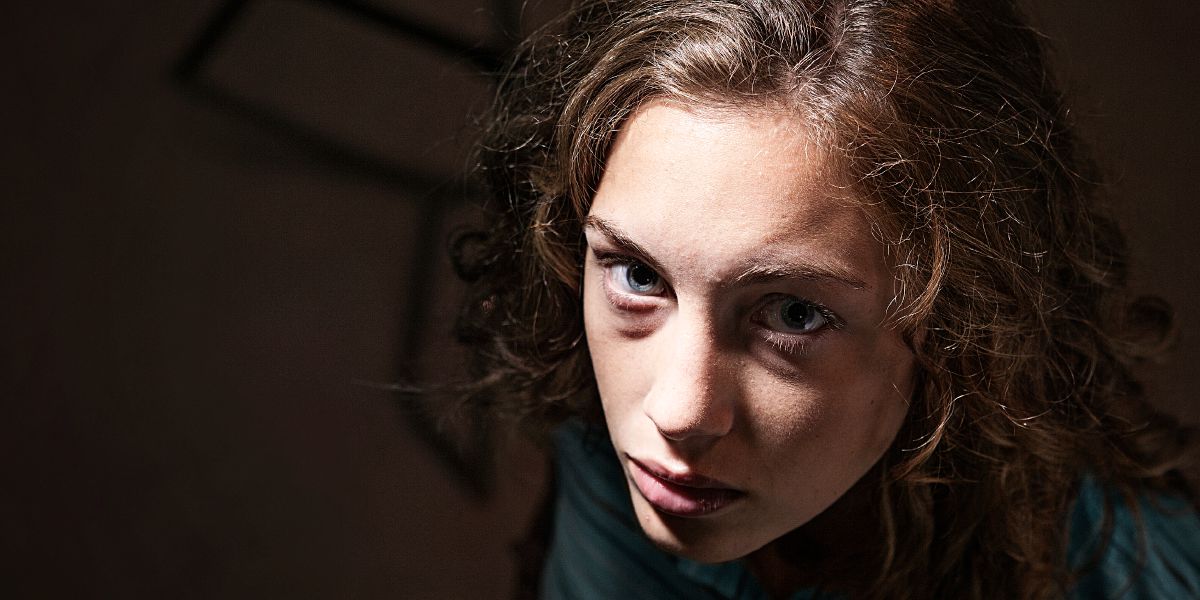 Une jeune femme bouleversée