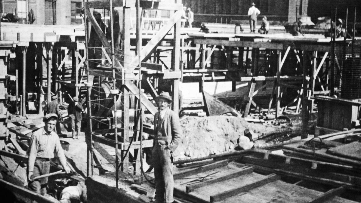 Bhav bandkamachea zagear asat ani ek novem bildding bandpachem kam chalu asa.