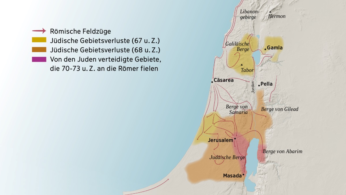 Eine Karte von Israel im 1. Jahrhundert. Nördlich von Jerusalem liegen das Libanongebirge, die Galiläischen Berge, die Berge von Samaria und von Gilead sowie der Hermon und der Tabor. Die Städte nördlich von Jerusalem sind Gamla, Cäsarea und Pella. Südlich von Jerusalem befinden sich die Judäischen Berge und die Berge von Abarim sowie Masada. Die Karte zeigt außerdem die Kampfrouten der Römer und die jüdischen Gebietsverluste zwischen 67 und 73 u. Z.
