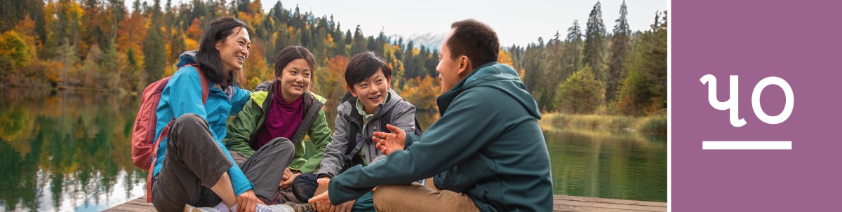 પાઠ ૫૦. એક કુટુંબ સુંદર સરોવરને કિનારે બેસીને વાત કરી રહ્યું છે.