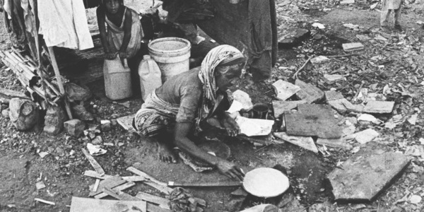 ભયંકર ગરીબીમાં જીવતાં સ્ત્રી-બાળકો