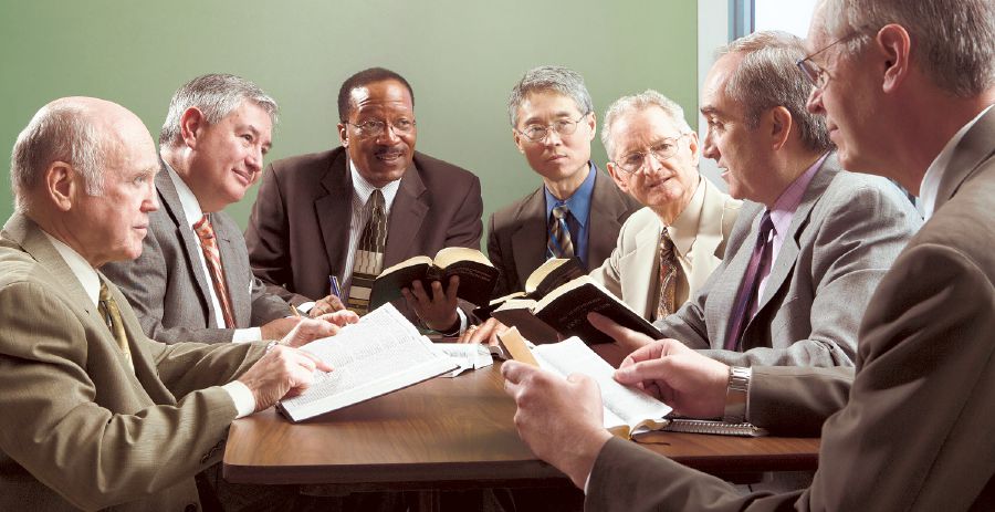 Peteĩ rreunión de ansiáno.