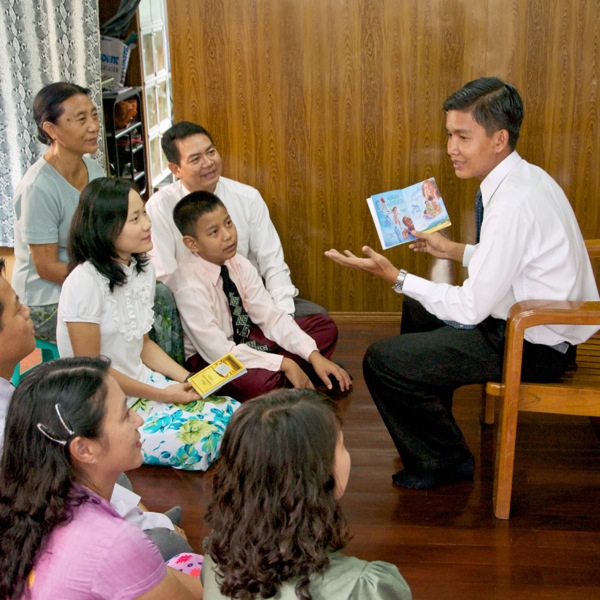 Peteĩ siérvo ministeriál ojapo pe aty predikasionrã