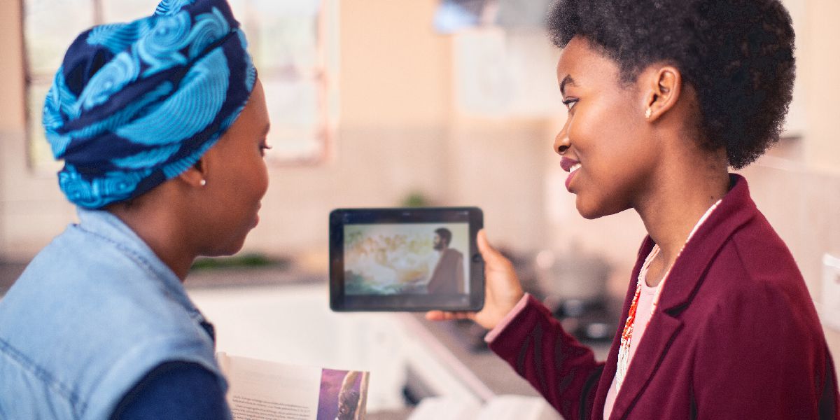 Peteĩ ermána ohechauka vidéo iñestudiántepe