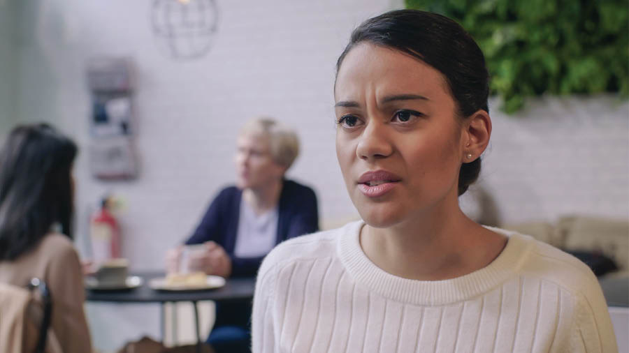 Peteĩ párte pe vidéo héravagui “Javyʼákena jajapóvo disípulo: Ñañembokatupyryve jahávo: Eñemoĩ umi ótro lugárpe”. Nilda ohendu Arami heʼíva ha oñemoĩ ilugárpe