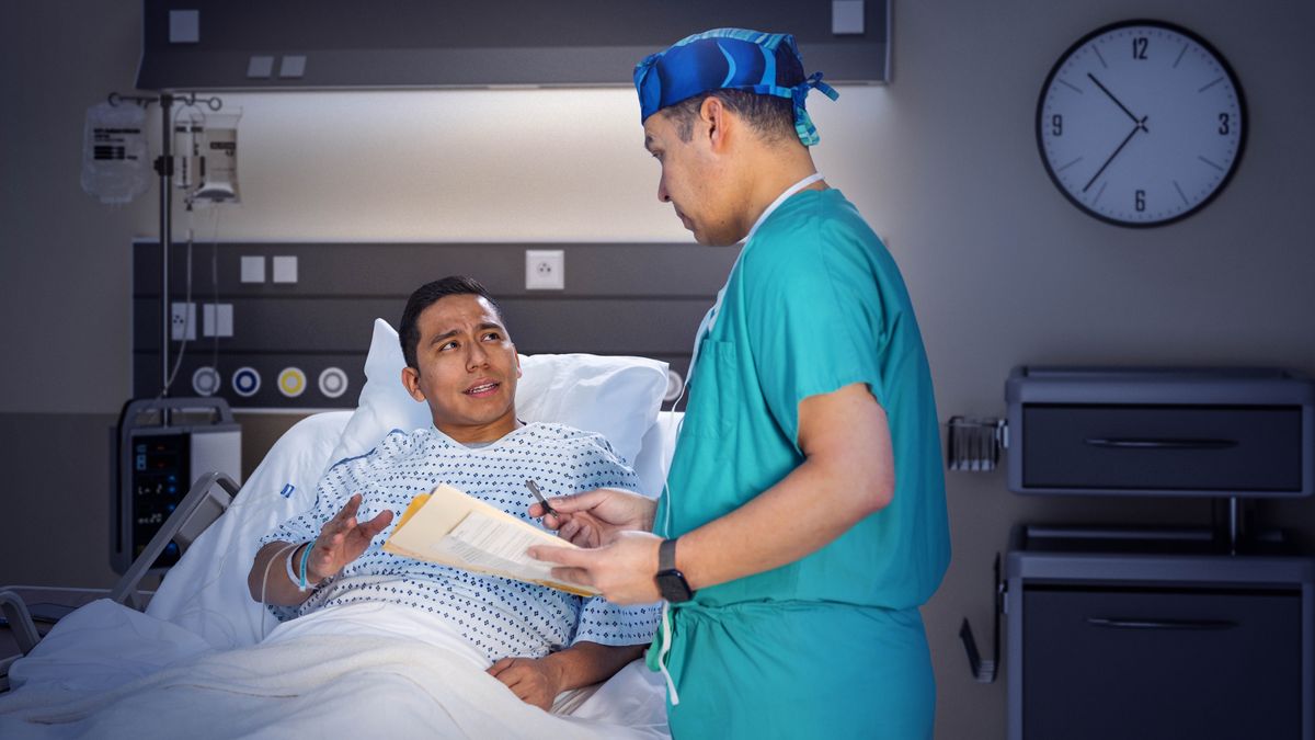 Pyhare tárdema, peteĩ ermáno oĩ hína hupápe ospitálpe ha la doktór oraha chupe umi dokuménto ha volígrafo ofirma hag̃ua.