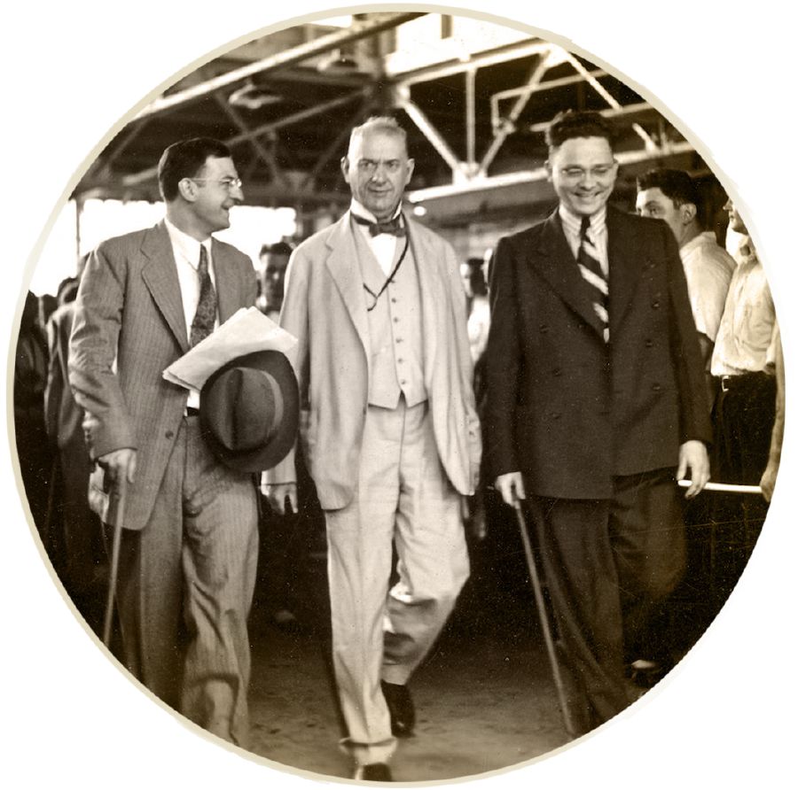 Nathan Knorr, Joseph Rutherford ha Hayden Covington.
