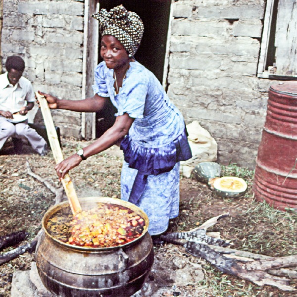 Sierra Leónape, peteĩ ermána oipyvu peteĩ ólla