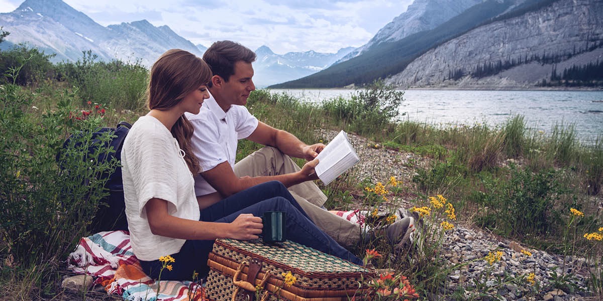 Peteĩ matrimónio olee hína la Biblia