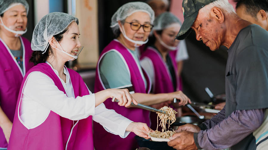 Pe kuñakarai oservi tembiʼu umi imboriahu ha ndahógaivape.