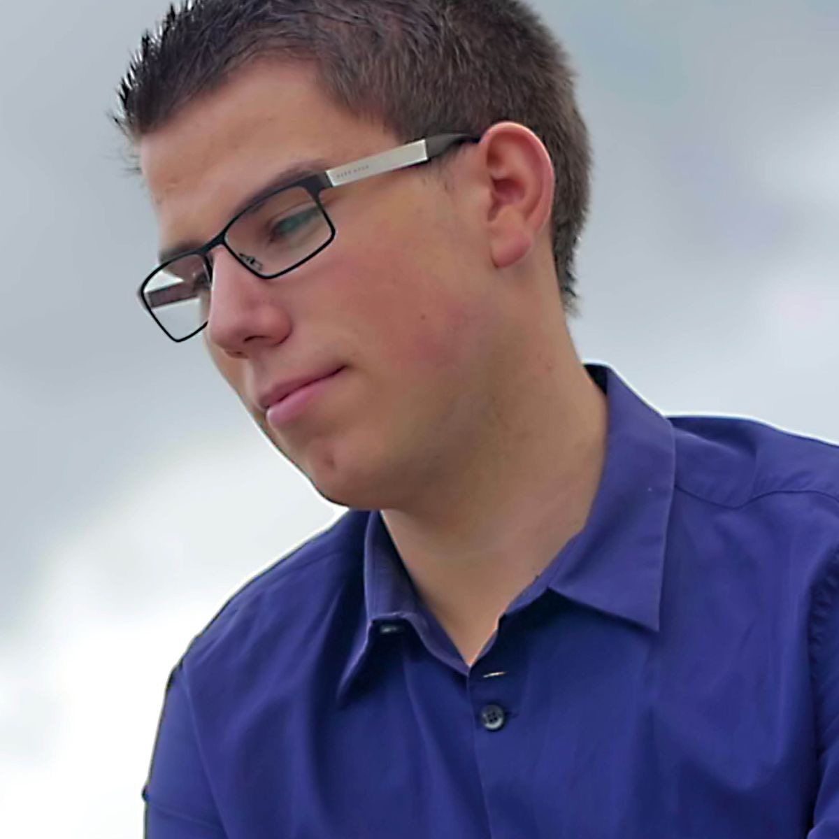 Imagen del video “Jóvenes que han aprendido a amar la Palabra de Dios”. Raphaello.