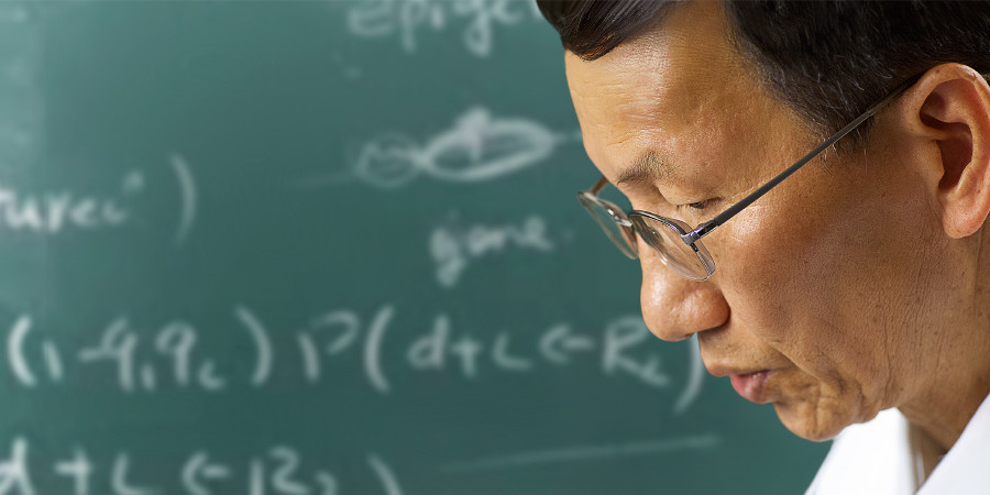 Si Dr. Gene Hwang