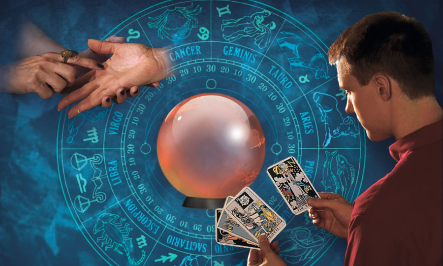 1. horoszkóp; 2. tenyérjóslás; 3. egy férfi tarot-kártyát használ; 4. kristálygömb