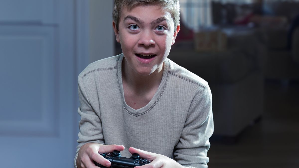 Egy fiatal beleéli magát egy videójátékba.