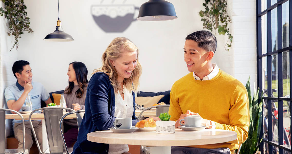 Jun i epchal mimláb ani jun i epchal inik kʼwajat al jun i cafetería kom kʼwajatchik ti exláx, jajáʼchik u tʼilom ani u téʼnal.