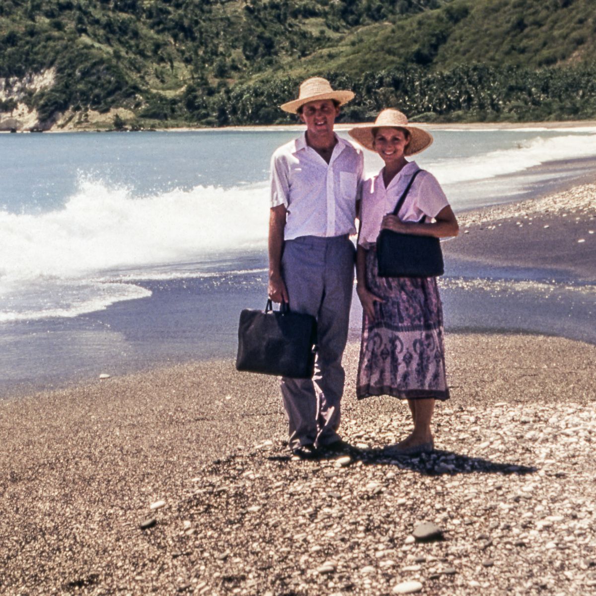 A Franco ani a Debbie kʼwajat ti ólnom al jun i playa ti Haití.