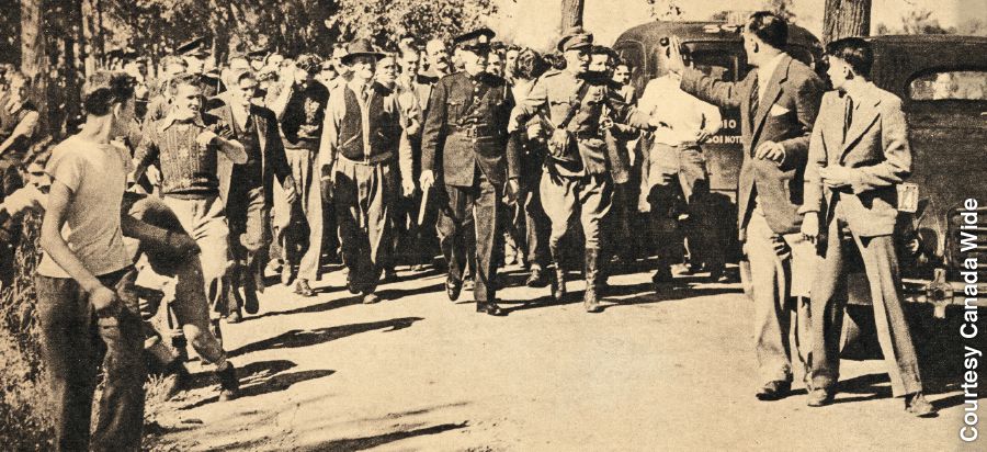 One nutz crowd dat like bus up da Witnesses Fo Jehovah go agains dem in Canada in 1945.