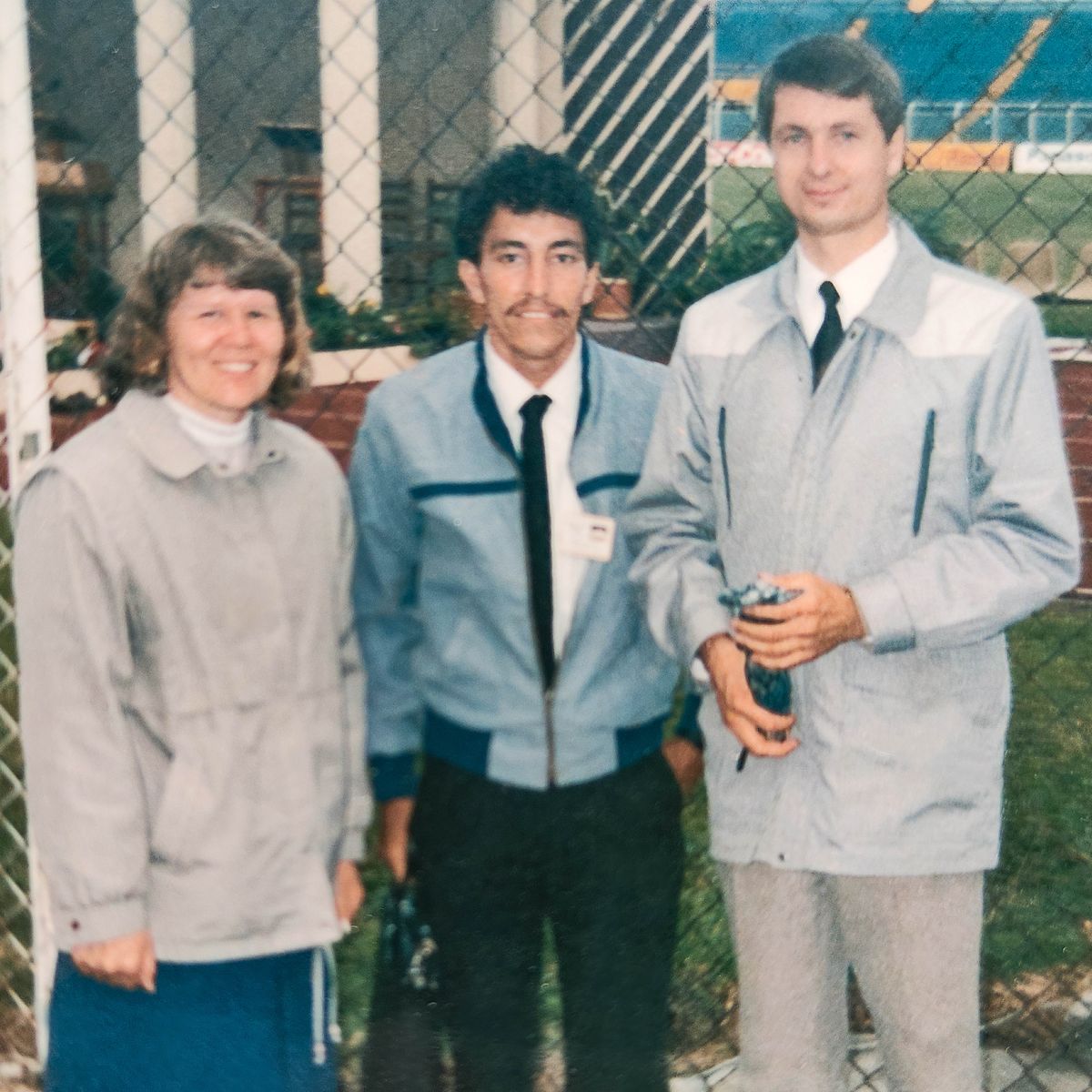Erkki an his wife, Sirkka, wit Fernando González.