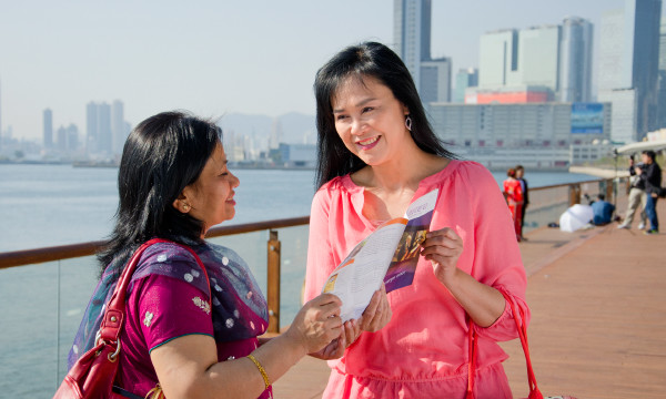 Շերին քարոզում է մի կնոջ