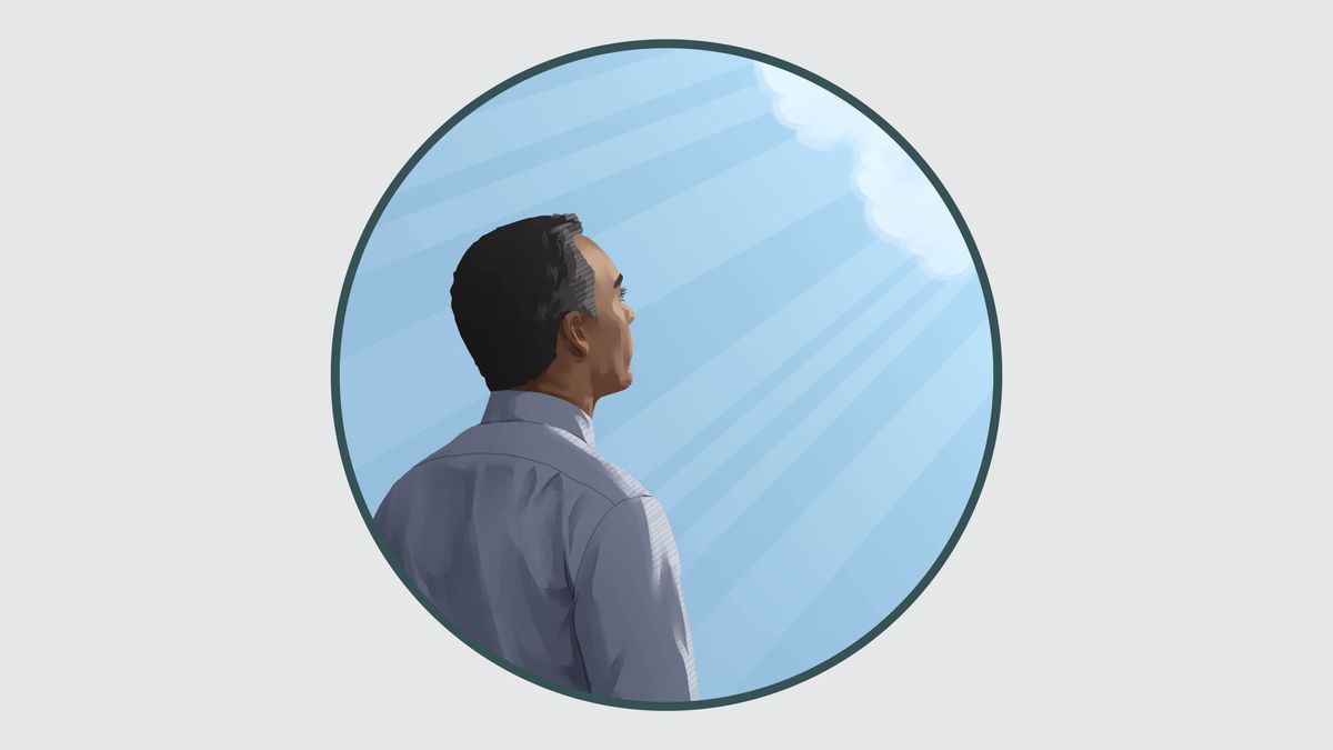 Seorang saudara melihat ke langit.
