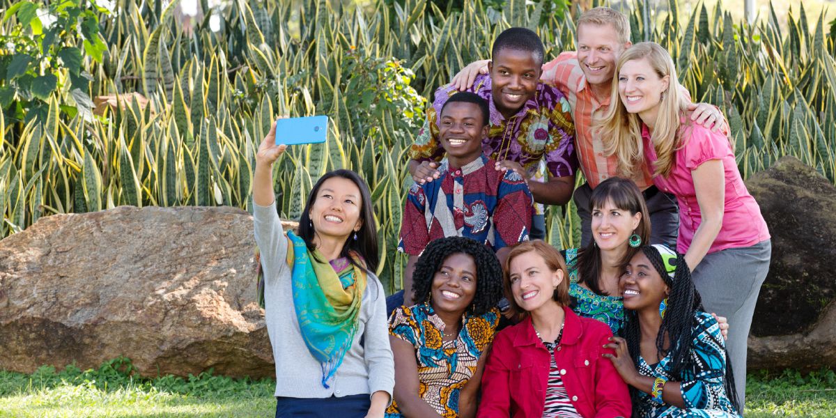 Ebe ndị enyi bụ́ ndị kraist na-ese foto