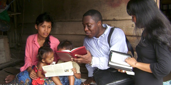 Ni Jason Blackwell a mangaskasaba iti Cambodia