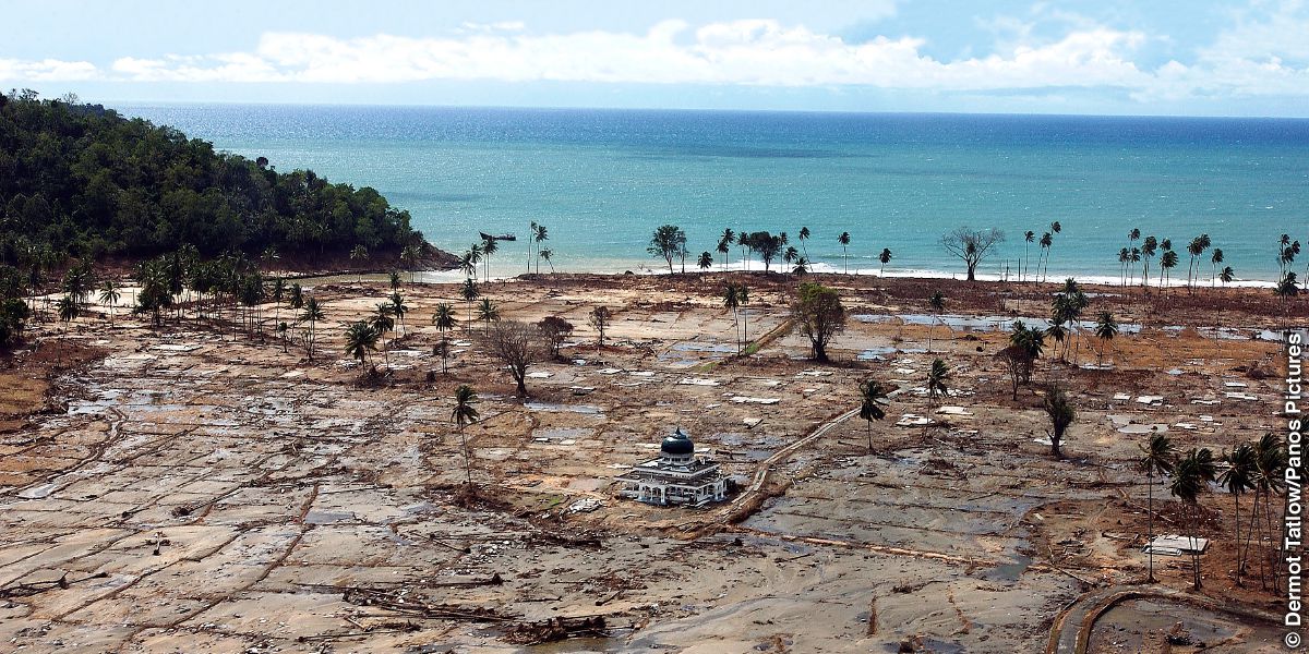 Igid ti baybay idiay Sumatra, Indonesia a dinalapus ti tsunami