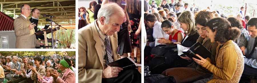 Agpalpalakpak dagiti immatender idi inruar ni Geoffrey Jackson ti Baro a Lubong a Patarus iti Georgian; kitkitaen a naimbag dagiti Saksi ti baro a Biblia