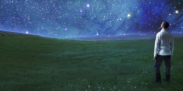 Seseorang sedang mengamati bintang