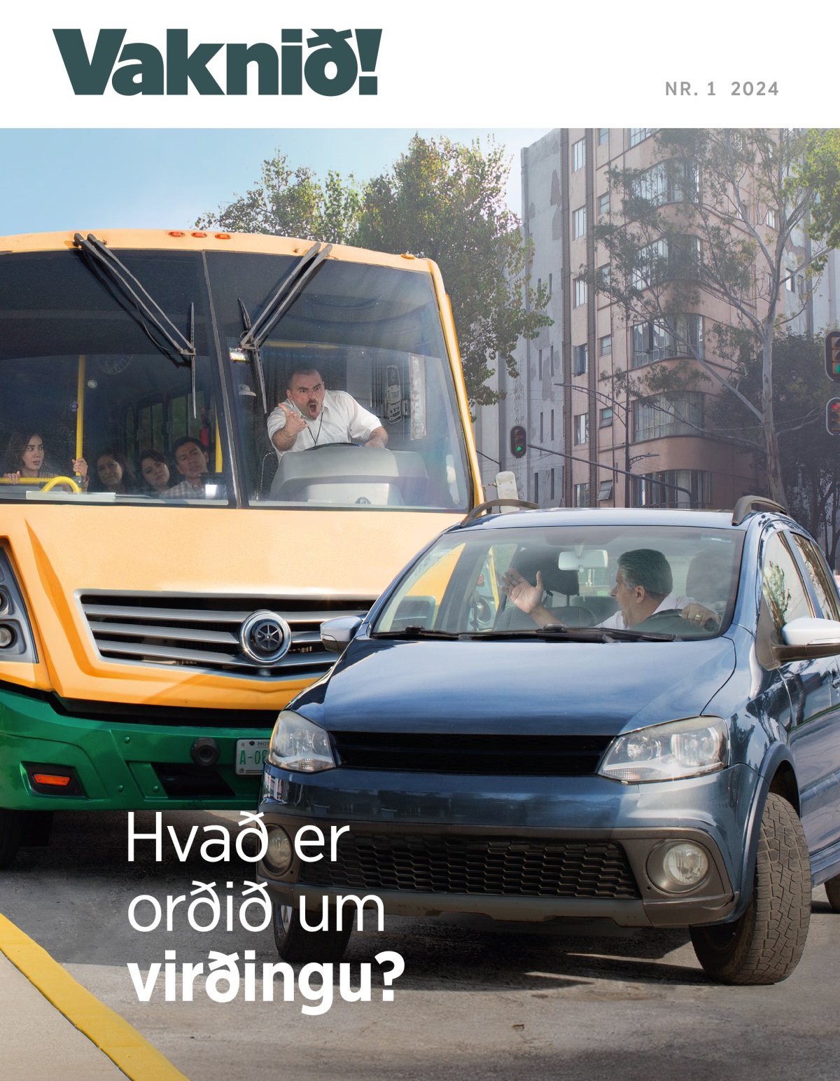 Reiður strætóbílstjóri öskrar á annan ökumann sem hefur svínað í veg fyrir hann.