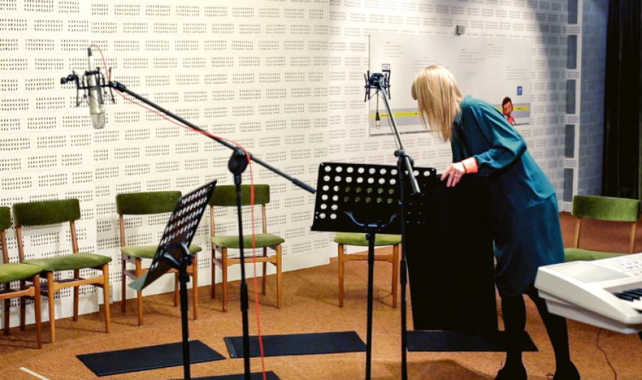A sister prepares for a children’s chorus to arrive