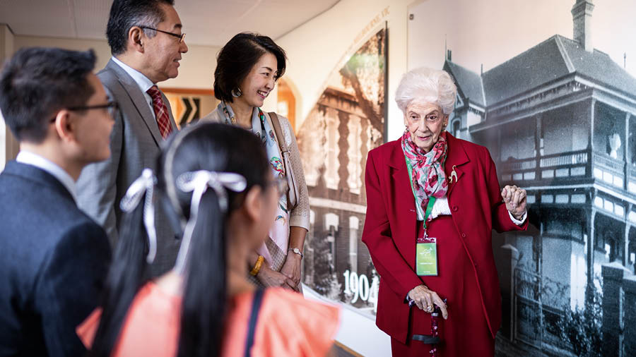 Kathleen ne azagba-uwa nẹga Bẹtẹ.