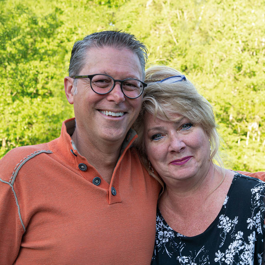 Jeffrey avọ Karen.