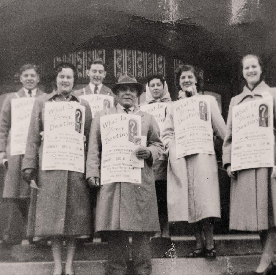 Denton Hopkinson gbe inievo efa nọ i bi whowho ovuẹ ogbotu jọ nọ a te kẹ evaọ 1953
