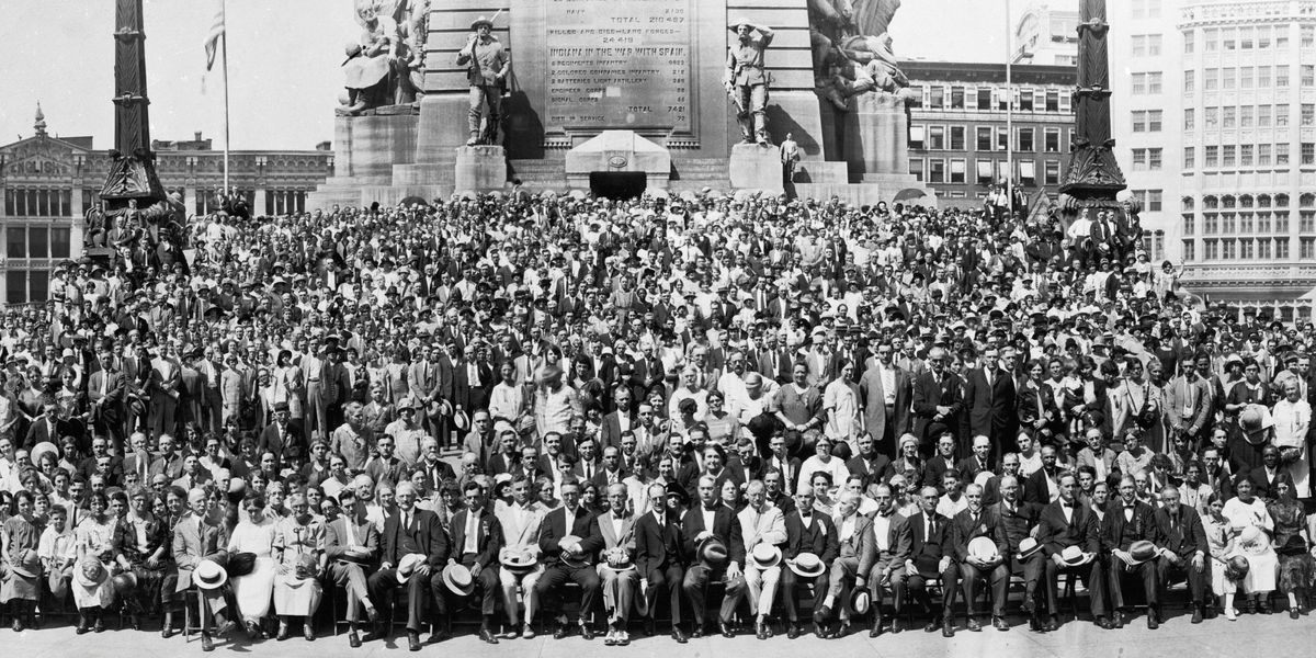 Para sedulur sing teka ing pertemuan ing Indianapolis, Indiana taun 1925 lagi foto bareng.