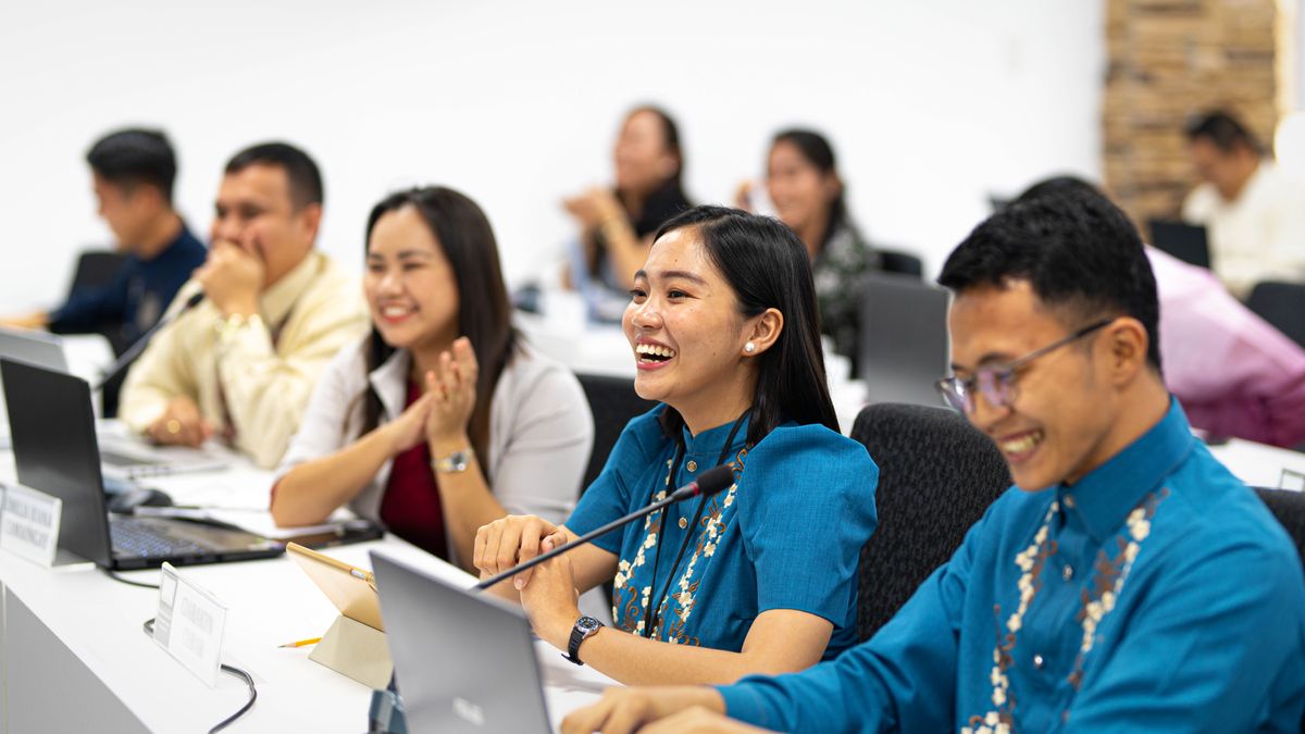 Ana-a-asa na eĩtu-a-asa atanu me kĩlasinĩ, nthĩ ya Philippines.