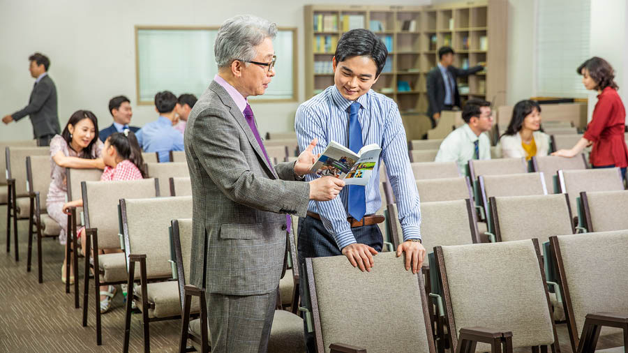 Li chʼajom ajwiʼ aʼan chi anchal xchʼool naxkʼulubʼa li naʼlebʼ li nakʼeheʼk re xbʼaan jun li cheekel winq.