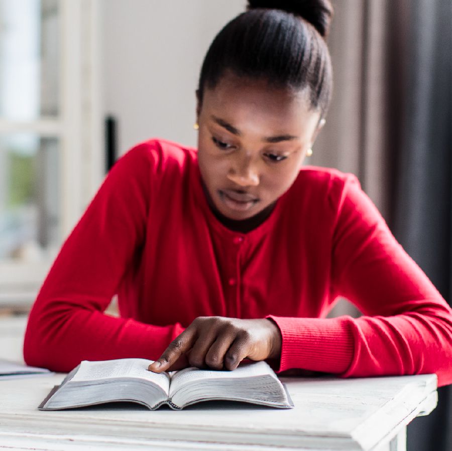 Toko mosi ya nkento ke tanga Biblia