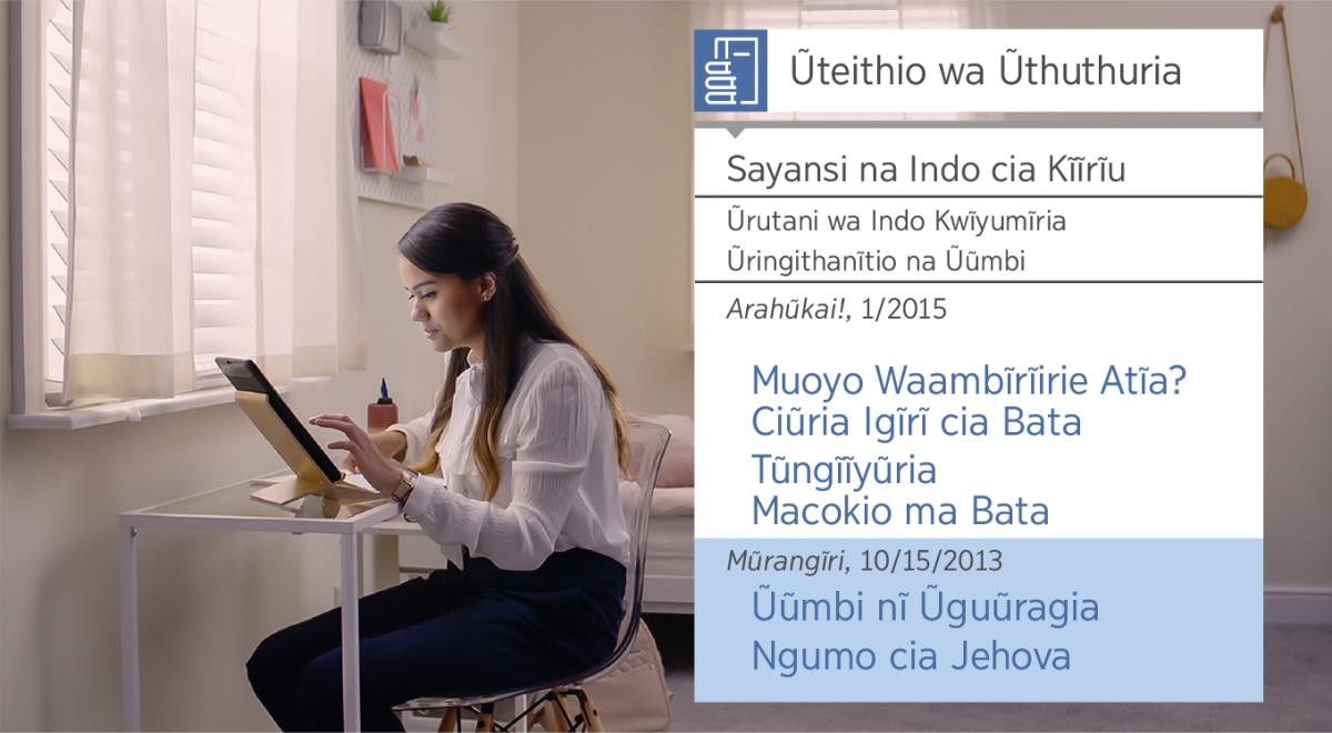 Mbica kuuma video-inĩ ya “Gĩaga na Gĩkeno gĩa Gũtua Andũ Arutwo—Ĩtĩkĩra Ũteithio wa Jehova—Kũhũthĩra Indo cia Ũthuthuria.” Anita akĩhũthĩra ibuku rĩa “Ũteithio wa Ũthuthuria” gũcaria ũhoro wĩgiĩ ũũmbi.