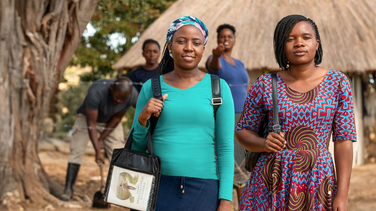 Mbica ya ngerekano ĩronania Prisca arĩ ũtungata-inĩ hamwe na mwarĩ wa Ithe witũ ũngĩ. Prisca aroneka arĩ na ũmĩrĩru akĩnyũrũrio nĩ andũ a itũũra rĩao.