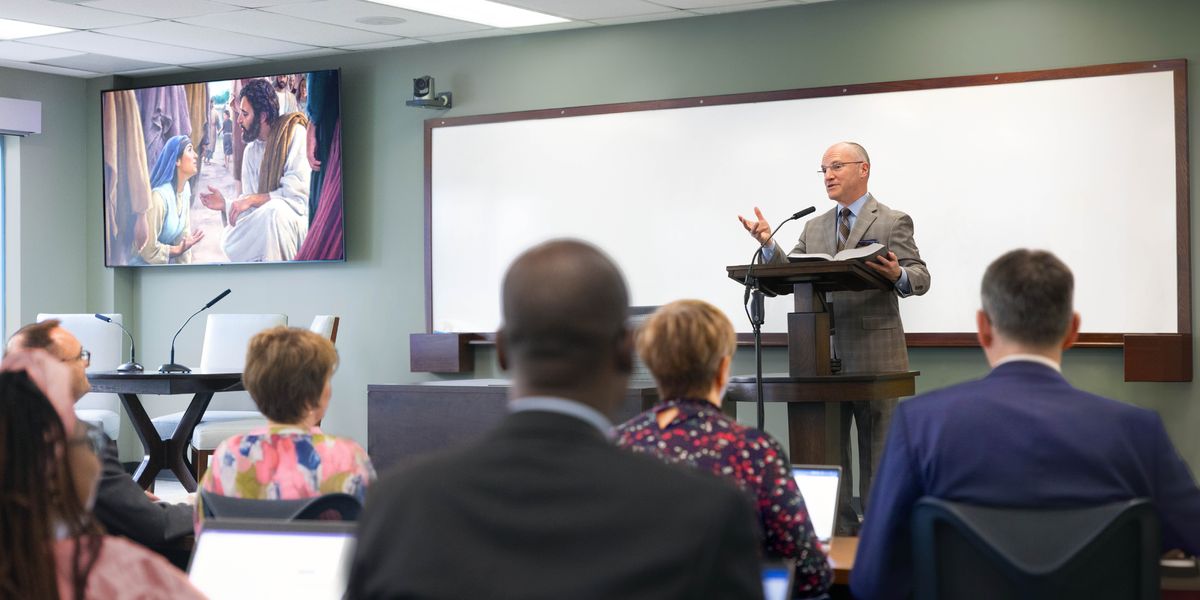 Дәрсдар пе готаре дәрте сәр Мәкʹтәба бона Әндәмед Комитейа Филиала у Жьнед Ԝан.