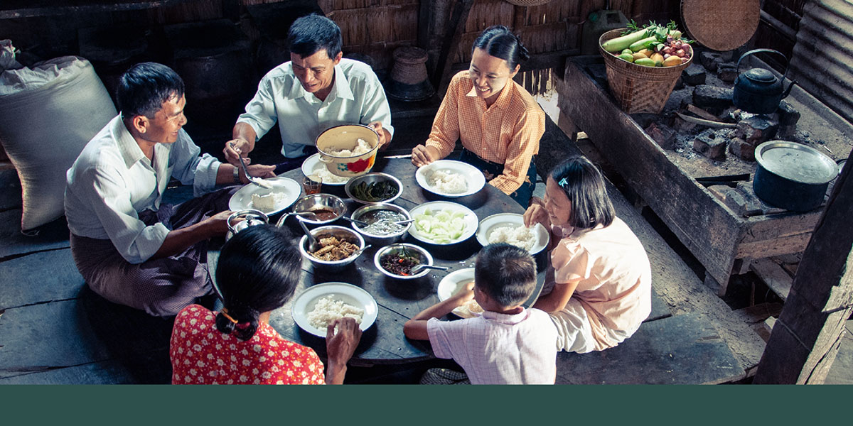 Myanmar: Xwişk û bira bi hev re wext derbas dikin