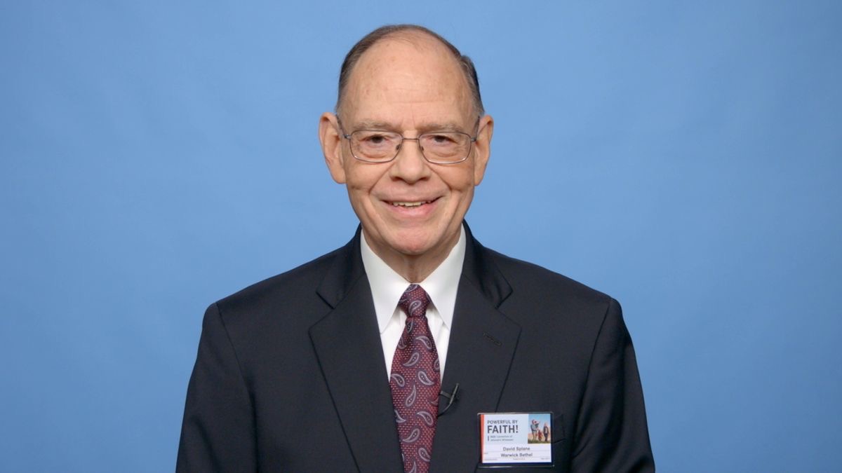 Tinsamu tia video ya “‘Tomo nwana mu bungu dia timinu’!—Lweka.” Mpangi David Splane ya Timvuka titwarisaka.