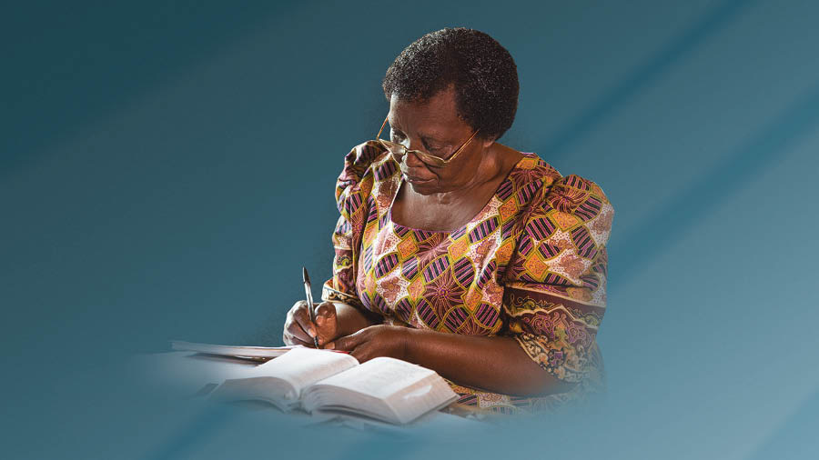 Nankashi atoshimikila kwiinda mukulemba nkalata.