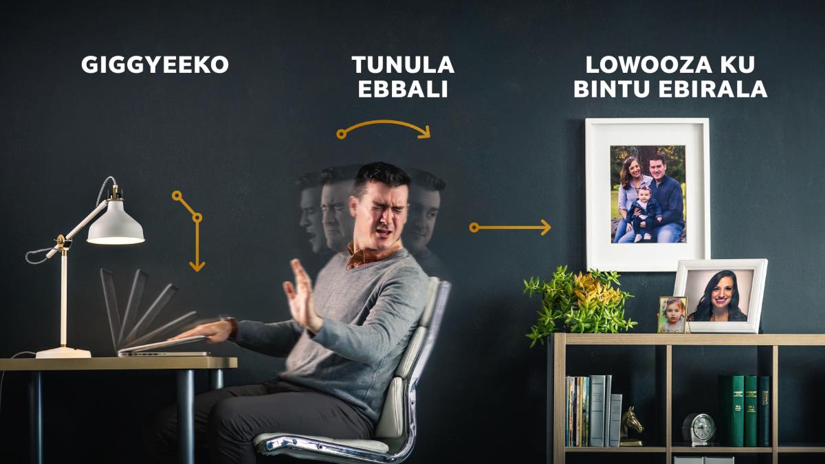 Ow’oluganda aggyako kompyuta ye, akyuka n’atunula ebbali, era ebirowoozo bye n’abissa ku bifaananyi bya mukyala we n’omwana we